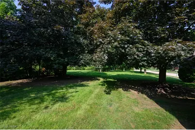 986 S Azalea Boulevard, Barberton, OH 44203 - Photo 6