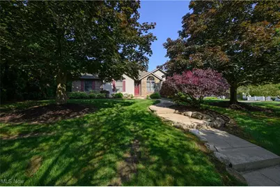 986 S Azalea Boulevard, Barberton, OH 44203 - Photo 2