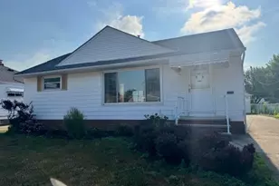 701 E 315th St, Willowick, OH 44095 - Photo 2