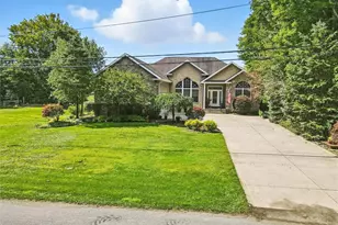 1437 Lake Vue Dr, Roaming Shores, OH 44085 - Photo 2