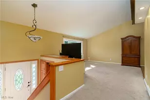 6650 Parkgate Oval, Green Hills, OH 44131 - Photo 2