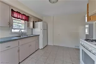 263 S Main St, Youngstown, OH 44515 - Photo 6