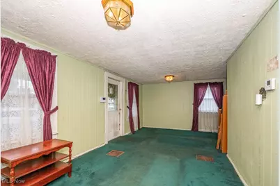 2211 17th Street NE, Canton, OH 44705 - Photo 4