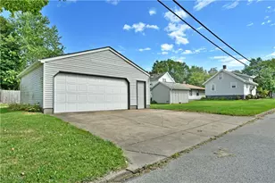 664 Tenney Ave, Campbell, OH 44405 - Photo 6