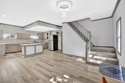 121 Lake Street, Akron, OH 44301 - Photo 2