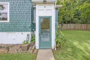 733 Critchfield St, Millersburg, OH 44654 - Photo 2