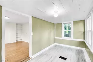 733 Critchfield St, Millersburg, OH 44654 - Photo 4