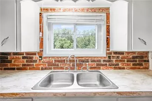 733 Critchfield St, Millersburg, OH 44654 - Photo 14