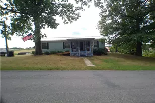 2022 Waterford Rd, East Palestine, OH 44413 - Photo 2