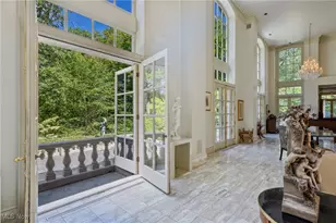 400 Hunters Hollow Dr SE, Warren, OH 44484 - Photo 6