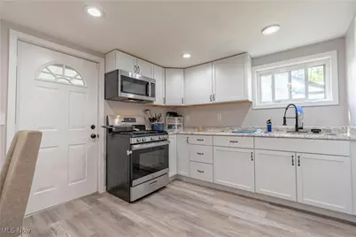 3305 Regent Avenue NE, Canton, OH 44705 - Photo 8