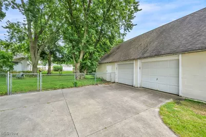 34579 Bainbridge Road, North Ridgeville, OH 44039 - Photo 14