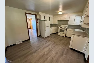 28 W Boston Avenue, Youngstown, OH 44507 - Photo 8