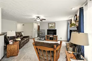 5239 Monroe Square E, Barberton, OH 44203 - Photo 12