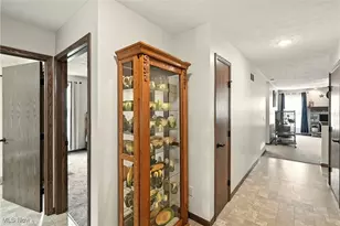 5239 Monroe Square E, Barberton, OH 44203 - Photo 4