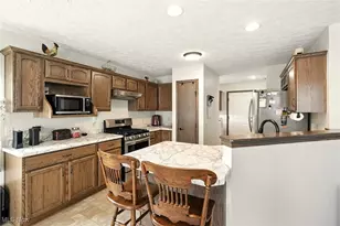 5239 Monroe Square E, Barberton, OH 44203 - Photo 14