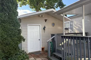 2656 Lake Breeze Dr, Madison, OH 44057 - Photo 2