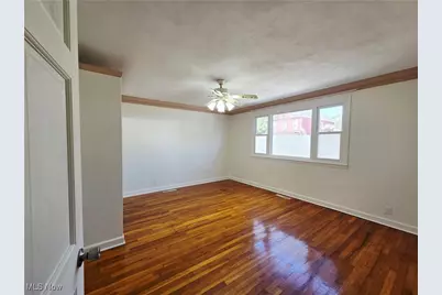 916 Pearl Street, Martins Ferry, OH 43935 - Photo 6