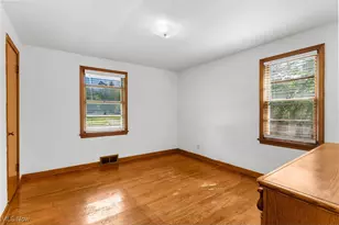 566 Sunshine Ave, Youngstown, OH 44505 - Photo 10