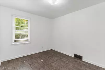 566 Sunshine Avenue, Youngstown, OH 44505 - Photo 12