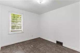 566 Sunshine Ave, Youngstown, OH 44505 - Photo 12