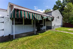 566 Sunshine Ave, Youngstown, OH 44505 - Photo 8