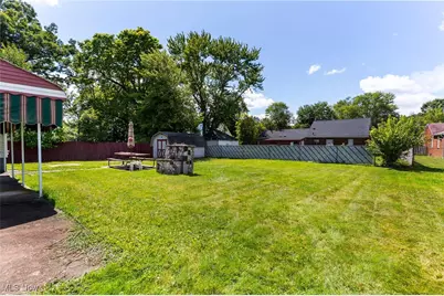 566 Sunshine Avenue, Youngstown, OH 44505 - Photo 4