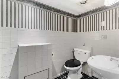 566 Sunshine Avenue, Youngstown, OH 44505 - Photo 24