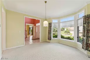 708 Dominic Dr, Cuyahoga Falls, OH 44223 - Photo 4