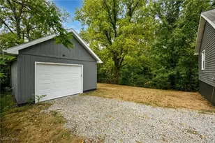 636 Flora Ave, Akron, OH 44314 - Photo 46