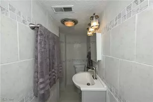 636 Flora Ave, Akron, OH 44314 - Photo 32