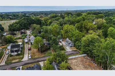 636 Flora Avenue, Akron, OH 44314 - Photo 50