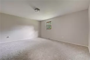 7007 Hidden Valley Dr, Amherst, OH 44001 - Photo 14