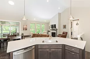 8086 Canyon Ridge, Chagrin Falls, OH 44023 - Photo 6