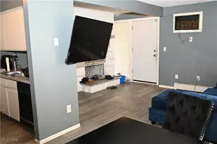 896 Whitepine Dr, Akron, OH 44313 - Photo 6