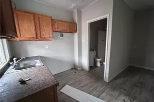 945 E 149th St, Loveland, OH 44110 - Photo 2