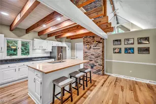 8405 Lucerne Dr, Chagrin Falls, OH 44023 - Photo 16