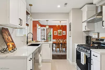 17725 Scottsdale Boulevard, Huber Heights, OH 44122 - Photo 8