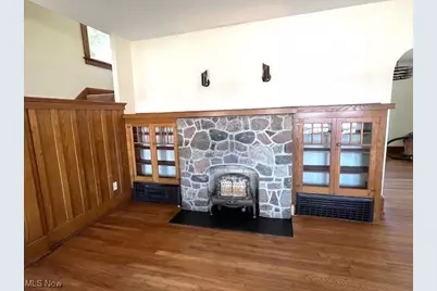 477 Robinson Avenue, Barberton, OH 44203 - Photo 2