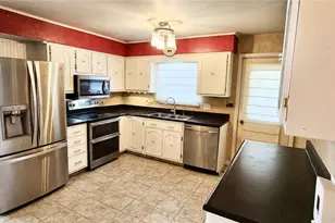 212 Wayne Ave, Weirton, WV 26062 - Photo 4