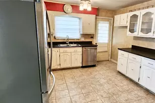 212 Wayne Ave, Weirton, WV 26062 - Photo 6