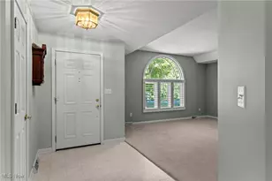 2107 Pearce Cir, Salem, OH 44460 - Photo 2