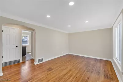 16004 Throckley Avenue, Loveland, OH 44128 - Photo 4