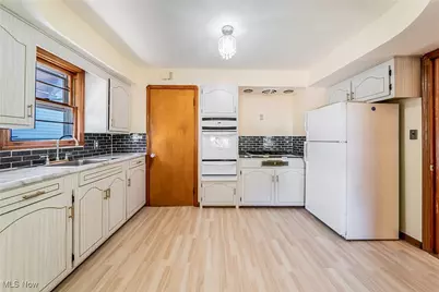 5901 Delora Avenue, Loveland, OH 44144 - Photo 8