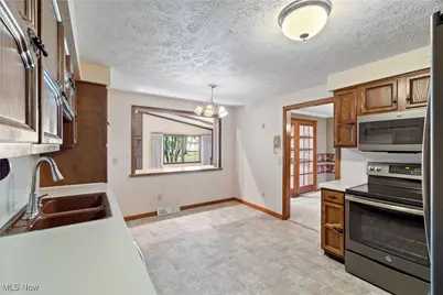 2410 Tanglewood Drive NE, Massillon, OH 44646 - Photo 6