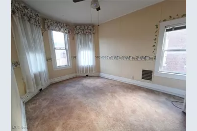 37 N 4th Street, Martins Ferry, OH 43935 - Photo 12