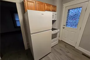 979 Neptune Ave, Akron, OH 44301 - Photo 8