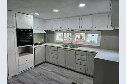 2305 E Waterloo Road, Akron, OH 44312 - Photo 2