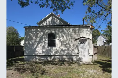 116 Oak Street, Elyria, OH 44035 - Photo 2