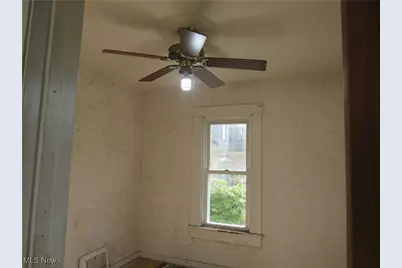 116 Oak Street, Elyria, OH 44035 - Photo 8